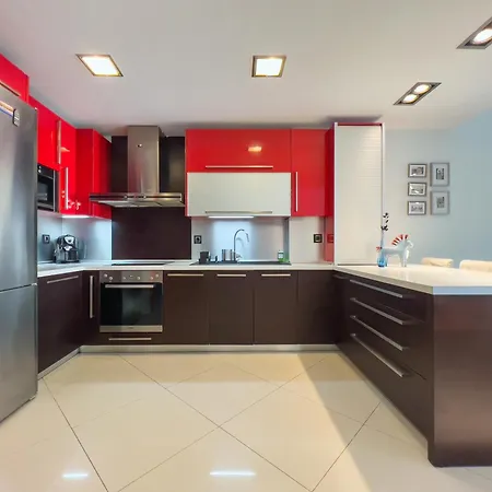 Homevision - Red - Prime Location Appartement