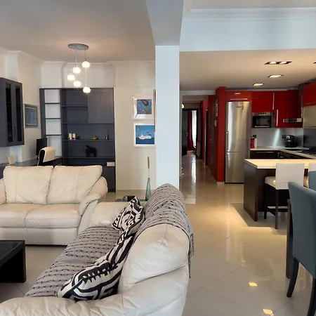 Homevision - Red - Prime Location Appartement